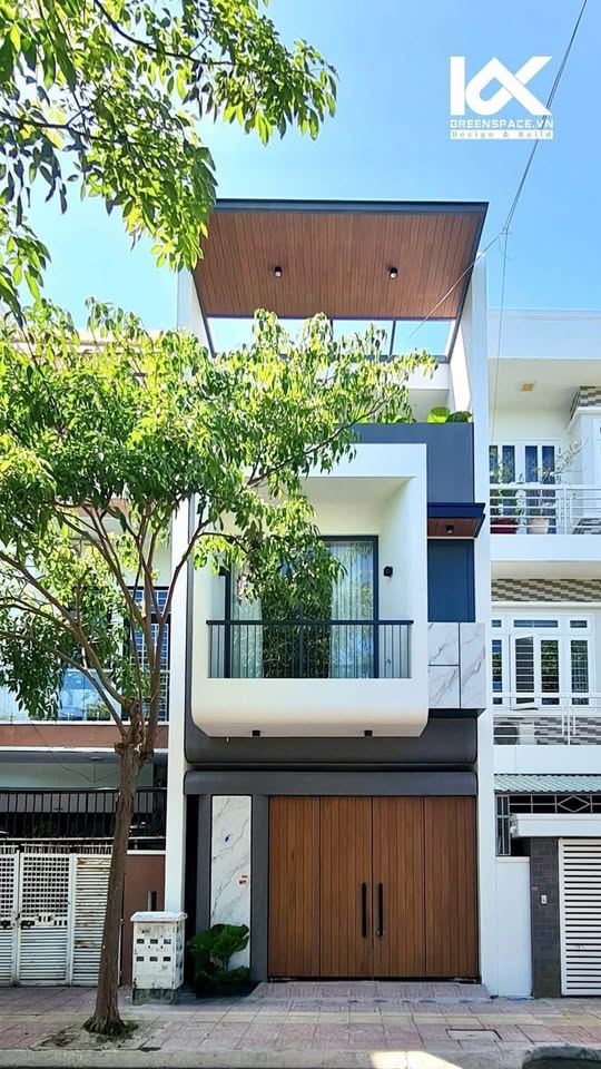 Bán nhà mặt tiền đường Nguyễn Thị Minh Khai, gần biển, full nội thất, giá 12,5 tỷ