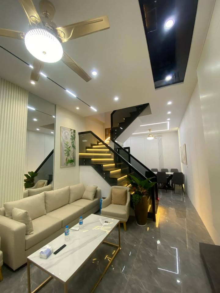 Nhà phân lô Hoàng Văn Thái - Sổ đỏ chính chủ, giá tốt