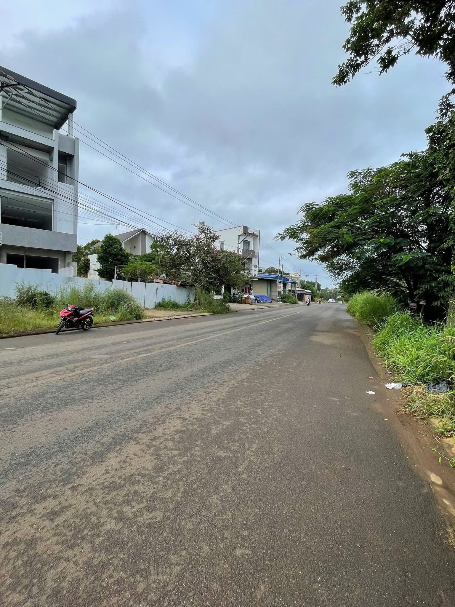 Đất mặt tiền Y Ngông, trung tâm sầm uất, giá 2 tỷ