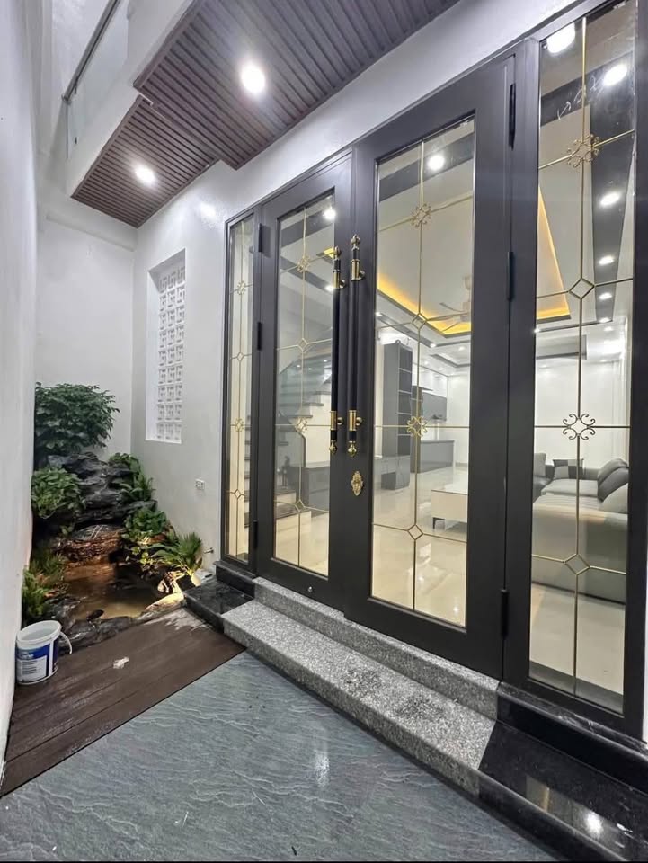 Nhà xinh 3 tầng Trường Chinh, chill hết nấc với hồ cá tiểu cảnh