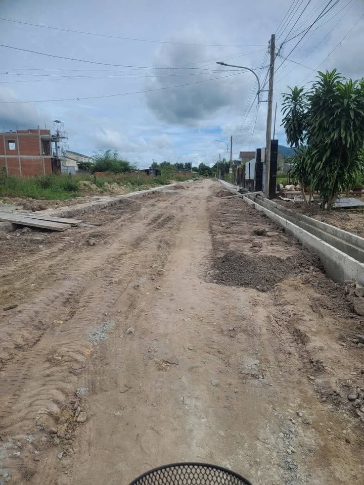 Mảnh đất vuông vắn, hướng sáng, sổ đỏ sẵn sàng