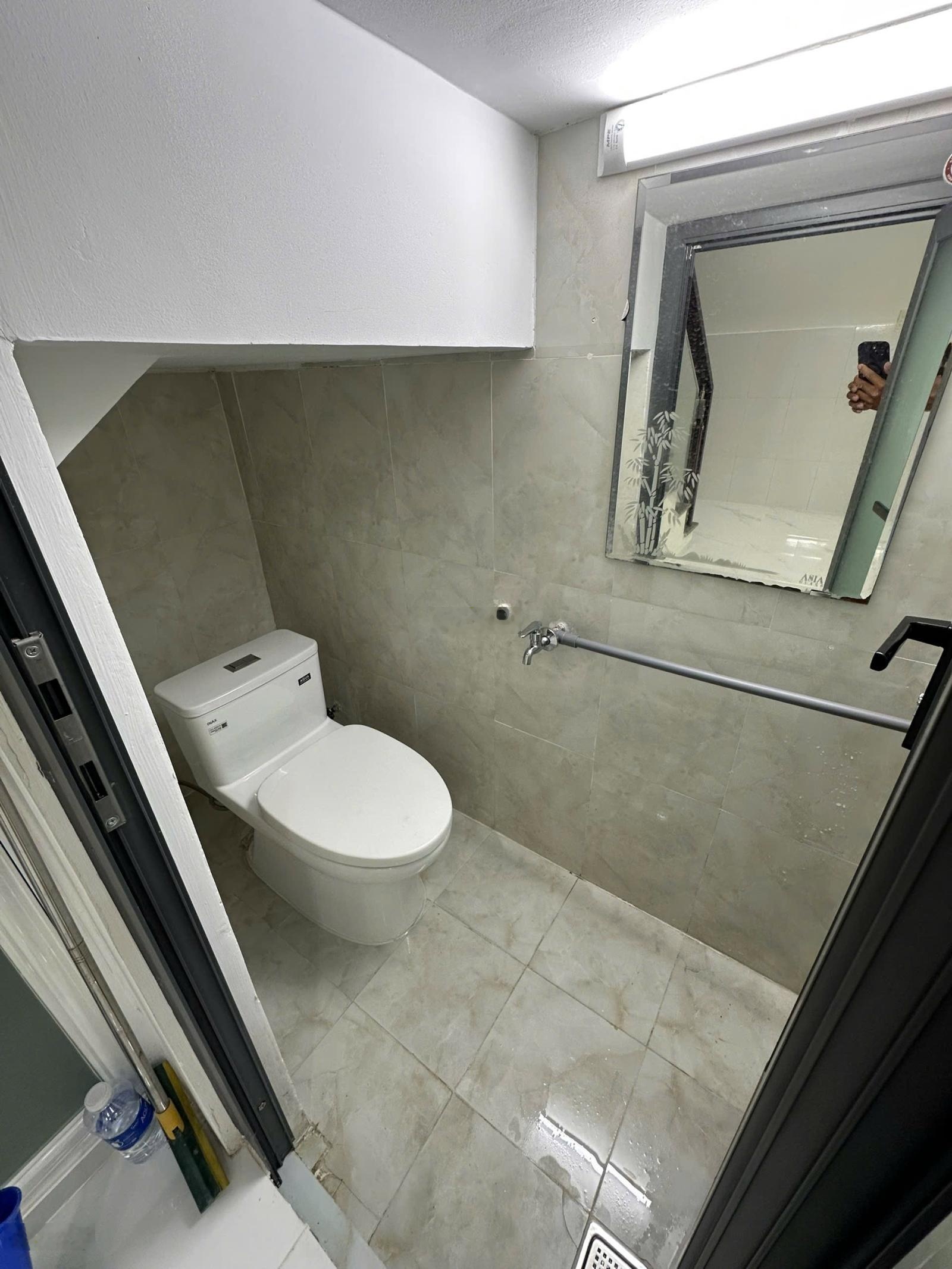 Cho thuê mặt bằng làm văn phòng hoặc quầy bán tầng trệt mặt tiền đường