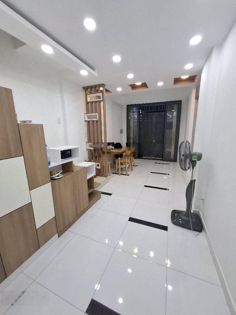 Nhỉnh 6tỷ5-tk-trần hưng đạo + p cầu ông lãnh q1. ngang 3m2 dài 8m2-24m2,