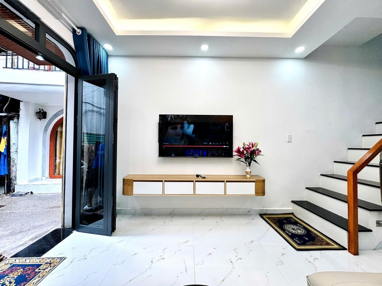 Nhà đẹp căn góc 2 mặt - 2 tầng - 2 phòng ngủ - Trần Khắc Chân