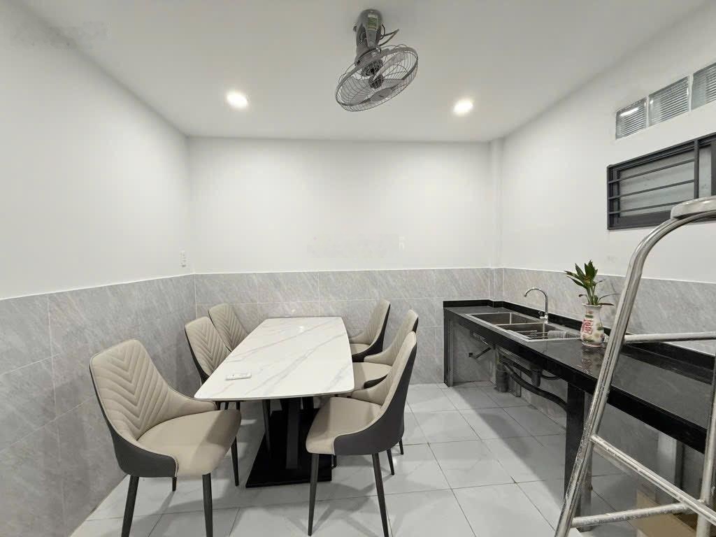 Phạm Văn Đồng - 55m2 - cách mặt tiền 20m - 4,4tỷ - bình thạnh