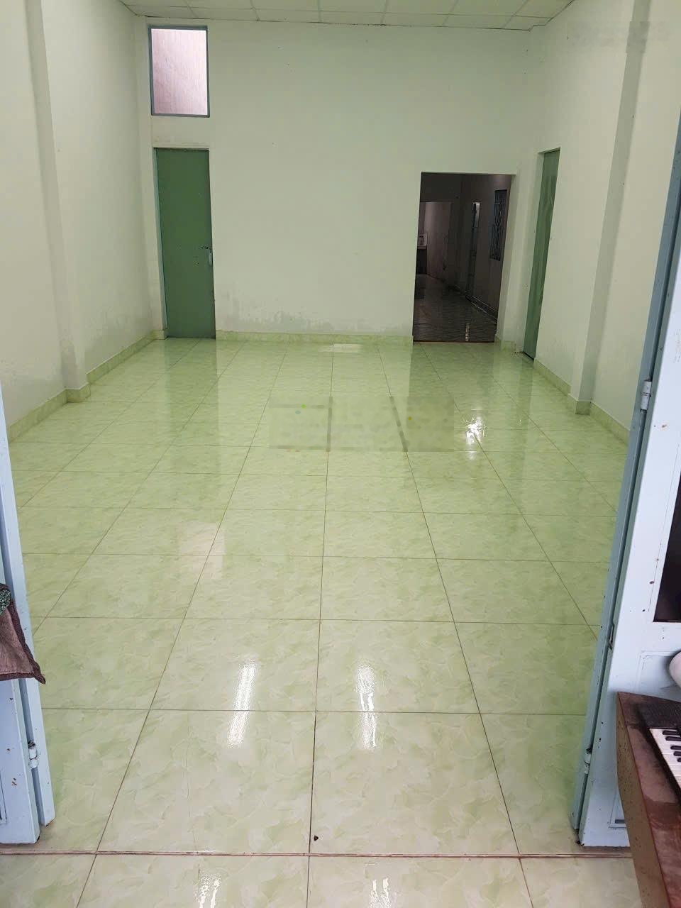 Cho thuê nhà ở ngay, gần trường Lý Thường Kiệt, trường Đông Hoà C, ngã ba Ông Xã chỉ hơn 5tr/th