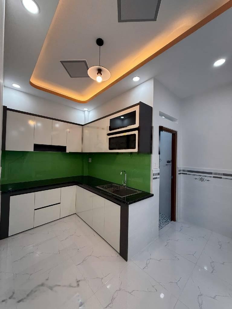 57m2 - Ngang bề thế 6,3m2 ngay Lạc Long Quân - Tân Bình giá 5,5 tỷ còn thương lượng