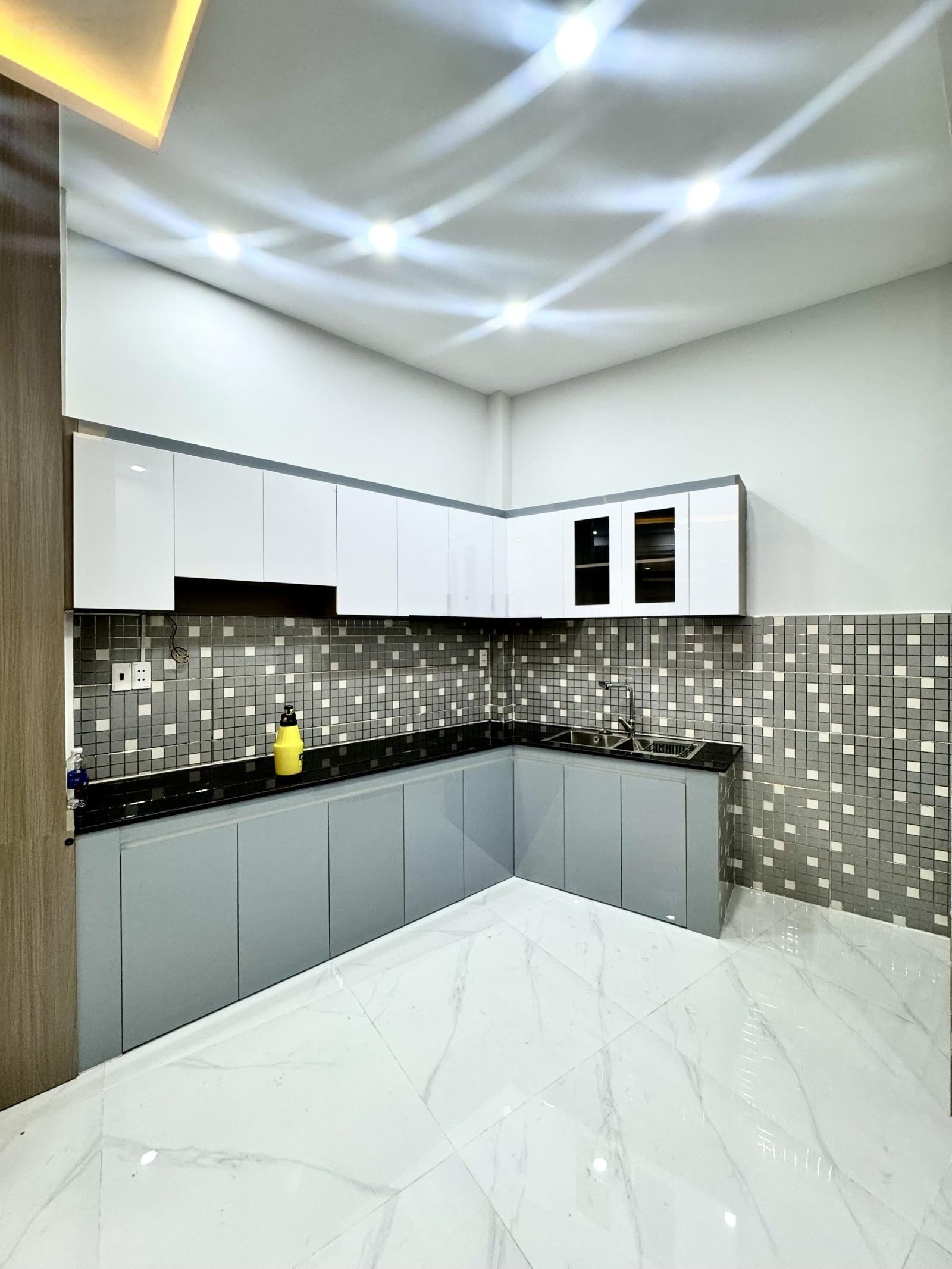 Giáp q1 - nhà đẹp ở ngay - 32m2 (nở hậu 5m - (4P ngủ) sát hẻm oto đường Ngô Tất Tố, chỉ hơn 5tỷ