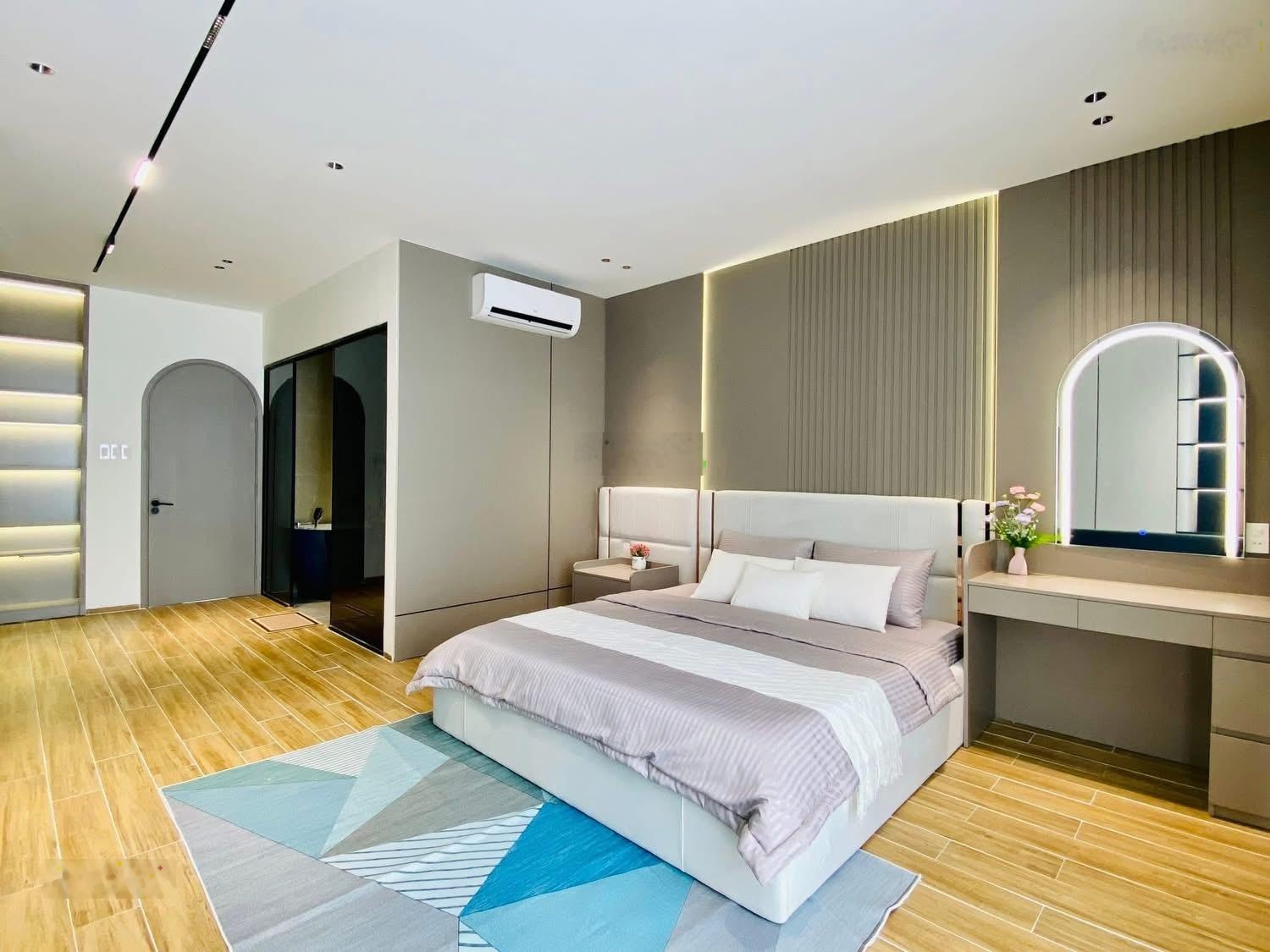 Cần tiền bán gấp nhà Thủ Khoa Huân-Bến Thành-Q1 gần chợ Bến Thành. 4tỷ390/78,6m2 đang cho thuê 29tr