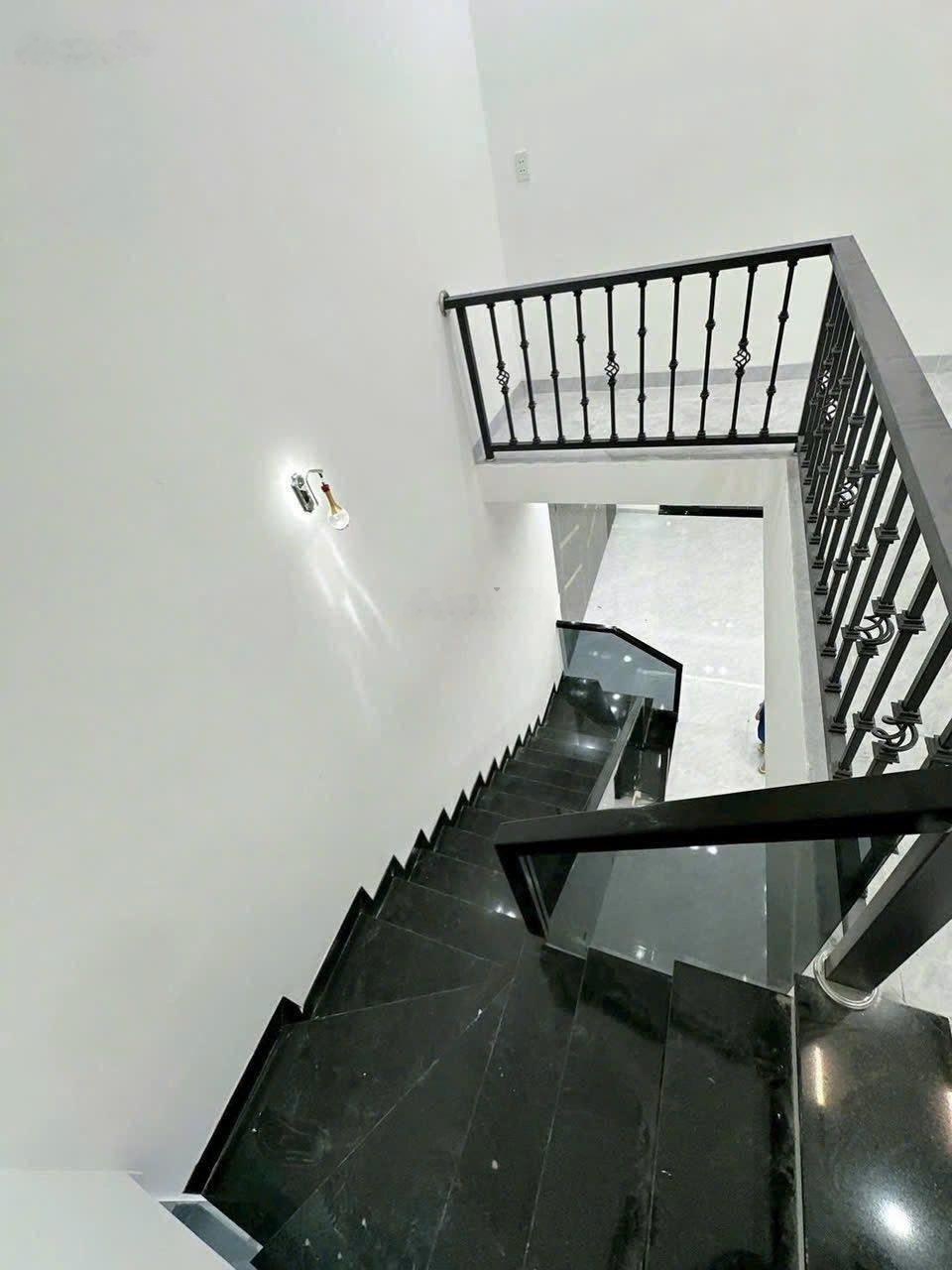 Nhà ngay đường Dương Thị Mười giá chỉ 750tr còn thương lượng, sổ hồng đầy đủ