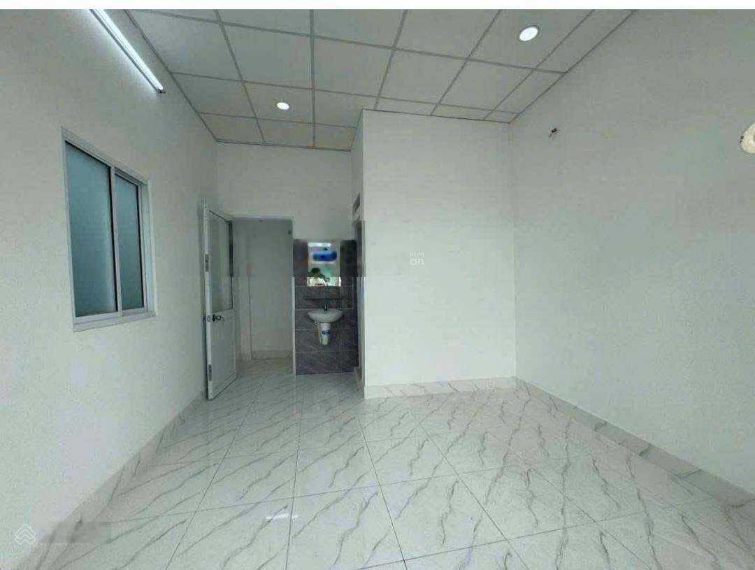 Cho thuê nhà nguyên căn 1 lầu đường Kênh Tân Hóa gần Đầm Sen