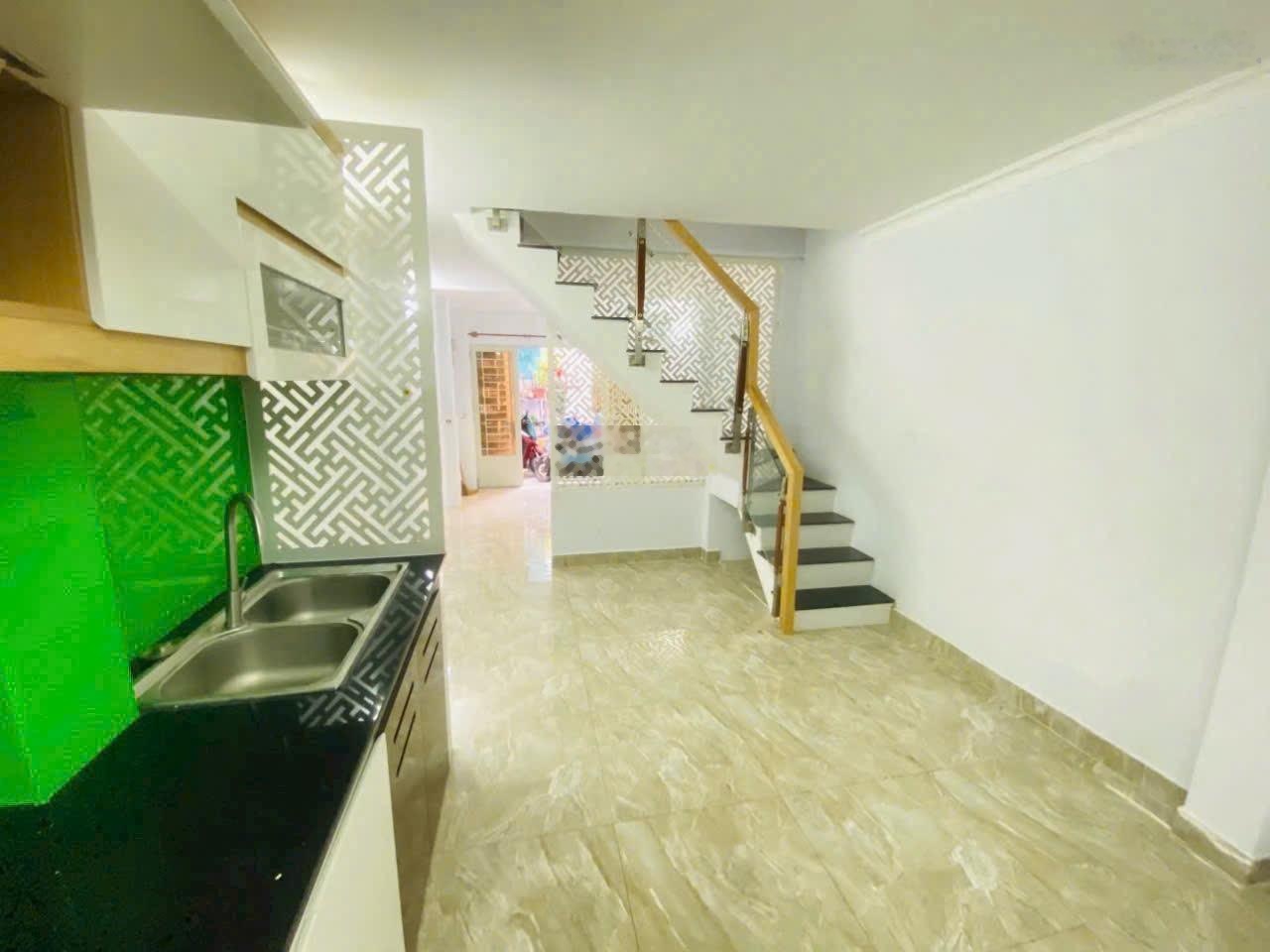 Bình thạnh chợ bà chiểu 35m2 -4 tầng btct 5 pn chỉ 4.95 t chủ bá.n nhanh vị trí đẹp sât quận