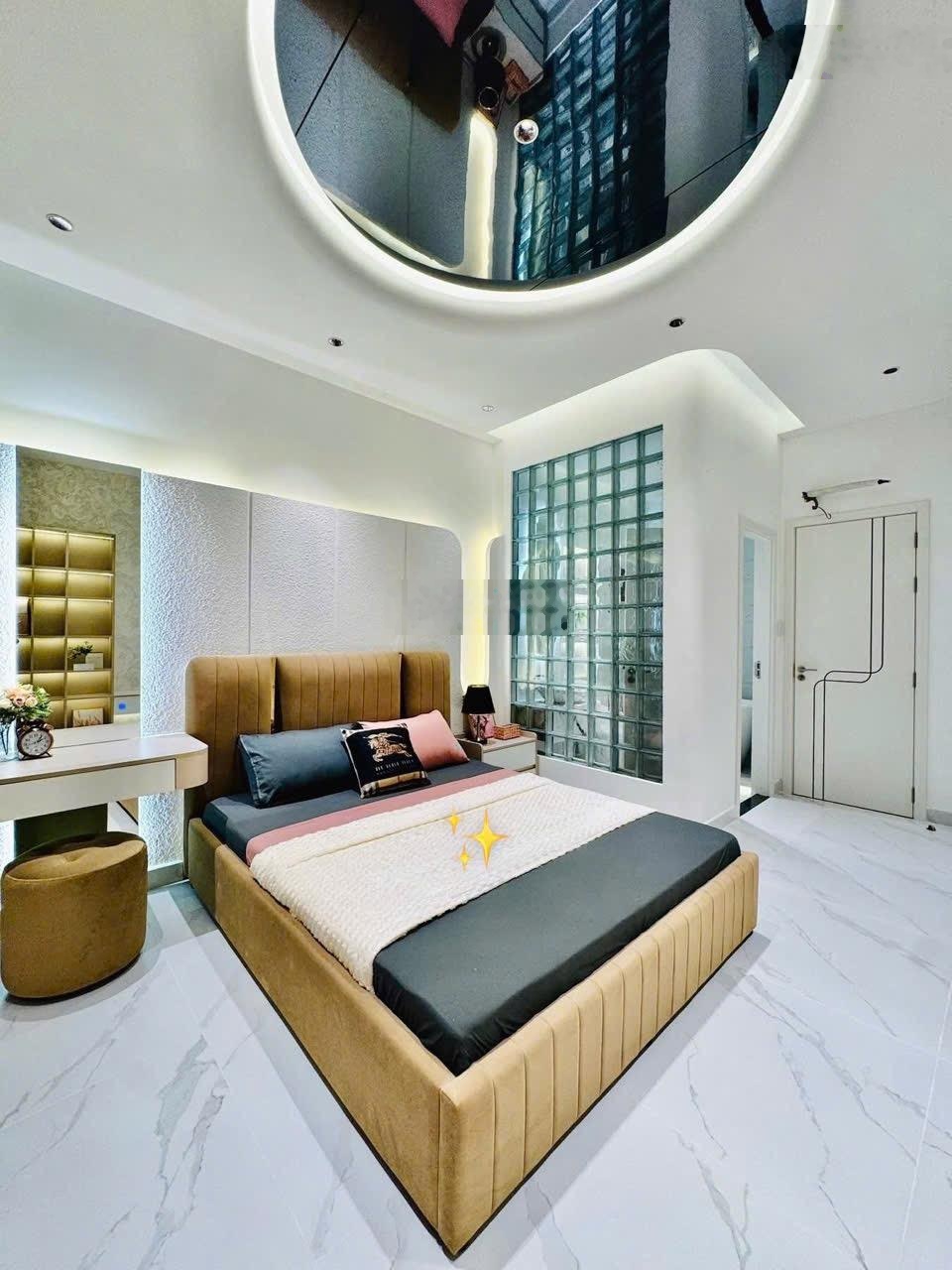 Chị Hạ bán nhà Đ.Lê Thị Riêng - Q1 đang cho thuê 24triệu. Giá 4TỶ050/ 81,5m2, gần Ngã Sáu Phù Đổng