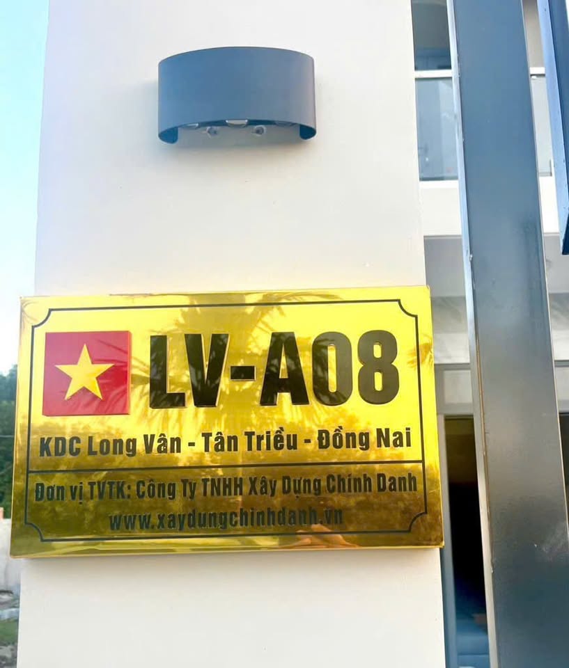 Nhà thiết kế hiện đại, 3 phòng ngủ, sân đậu ô tô, đường Hương Lộ 7, Đồng Nai