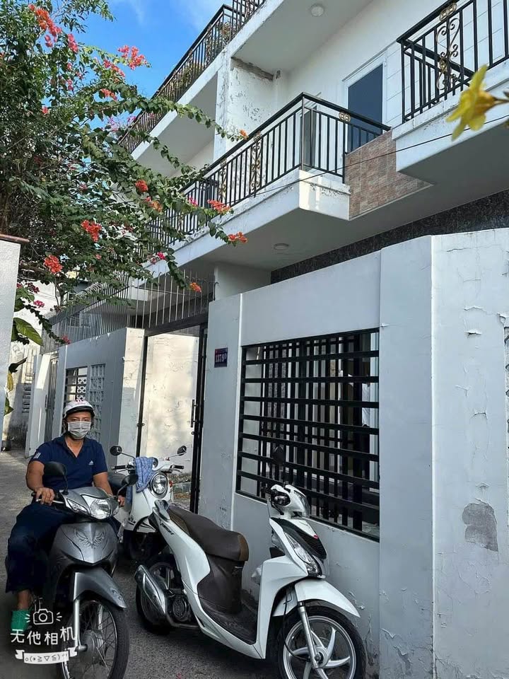 Nhà xinh 2 ngủ, sân thượng chill chill, giá iu 1.69 tỷ