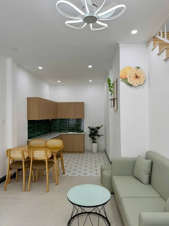 Siêu phẩm nhà lô góc mới xây, "thơm phức" mùi sơn, sẵn sàng đón chủ nhân mới