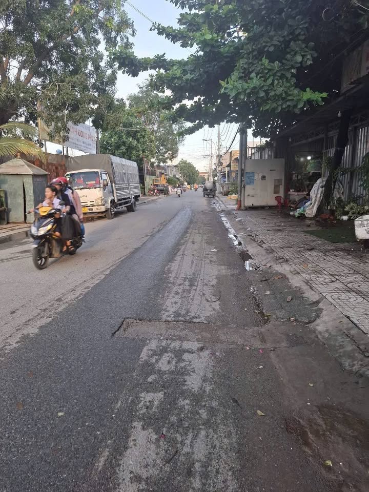 Nhà mặt tiền Hồ Văn Long, Bình Tân vào ở ngay