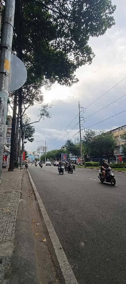 Mặt tiền kinh doanh sầm uất quận 5, 4 tầng kiên cố, 4.5m ngang, chỉ 15 tỷ