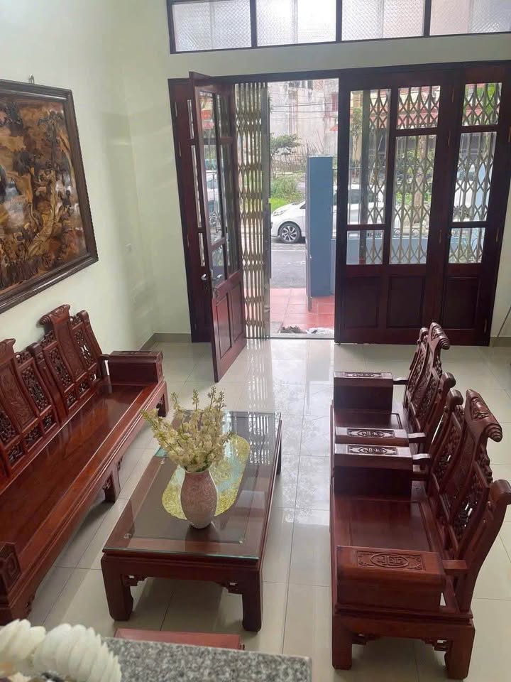 Nhà 3 tầng mới xây mang vẻ đẹp "long lanh" tựa như một viên ngọc quý