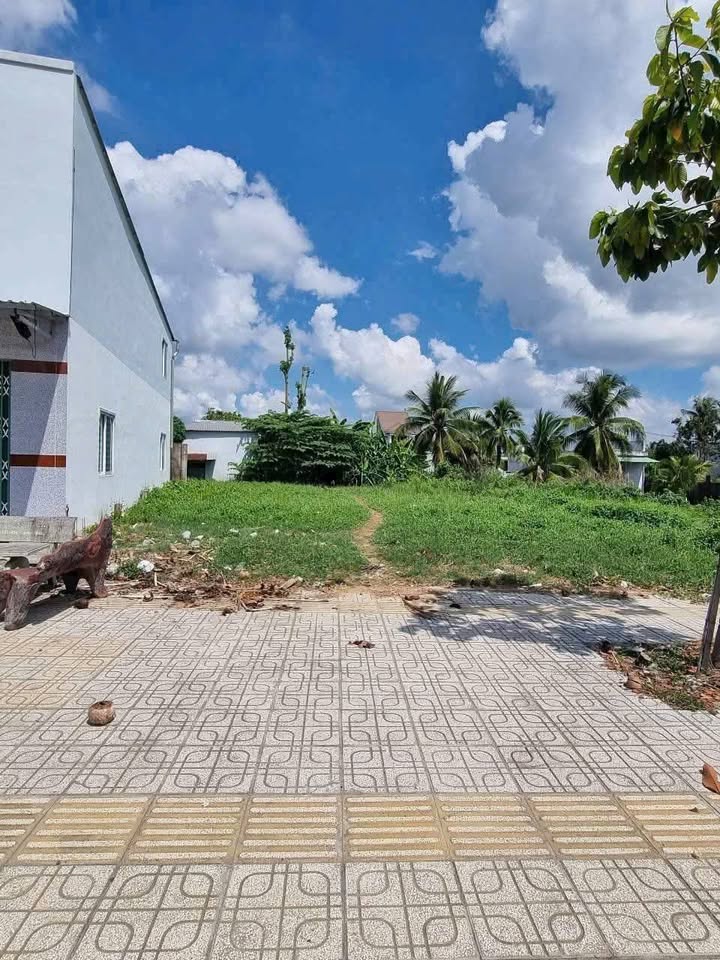 Siêu phẩm mặt tiền đường D5, ngay gần cầu Bến Tre 3, Bến Tre đang chờ chủ nhân mới