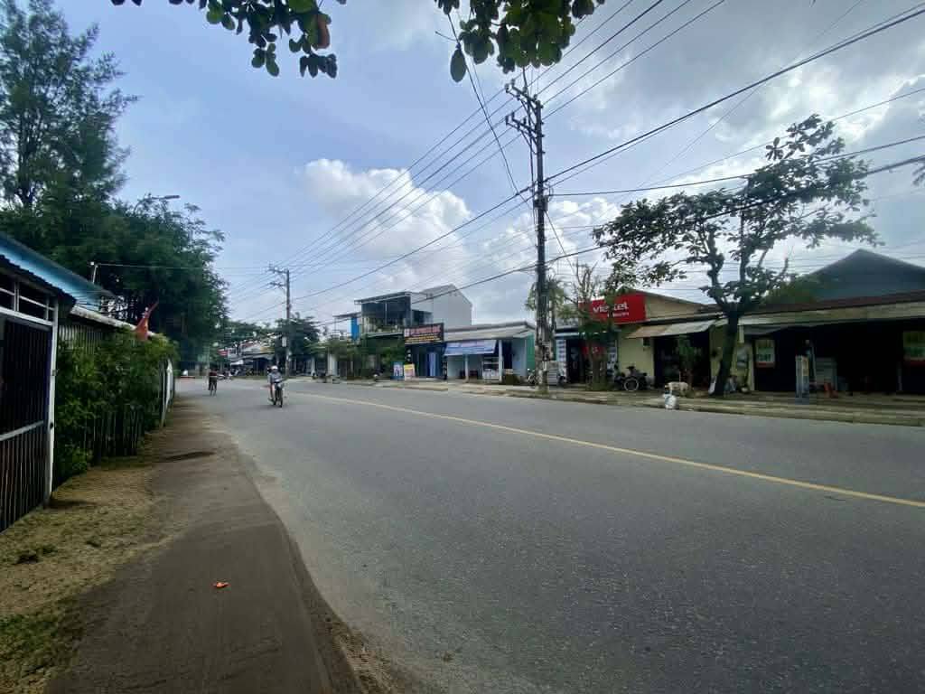 Nhà mặt phố 2 tầng 10m mặt tiền, chốt ngay kẻo lỡ