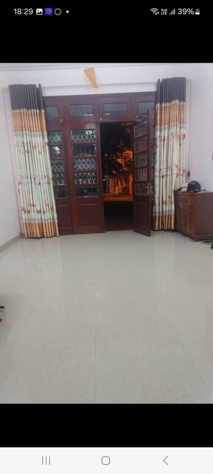 Nhà 3 tầng mặt đường đô thị Hòa Vương - View công viên, giá tốt