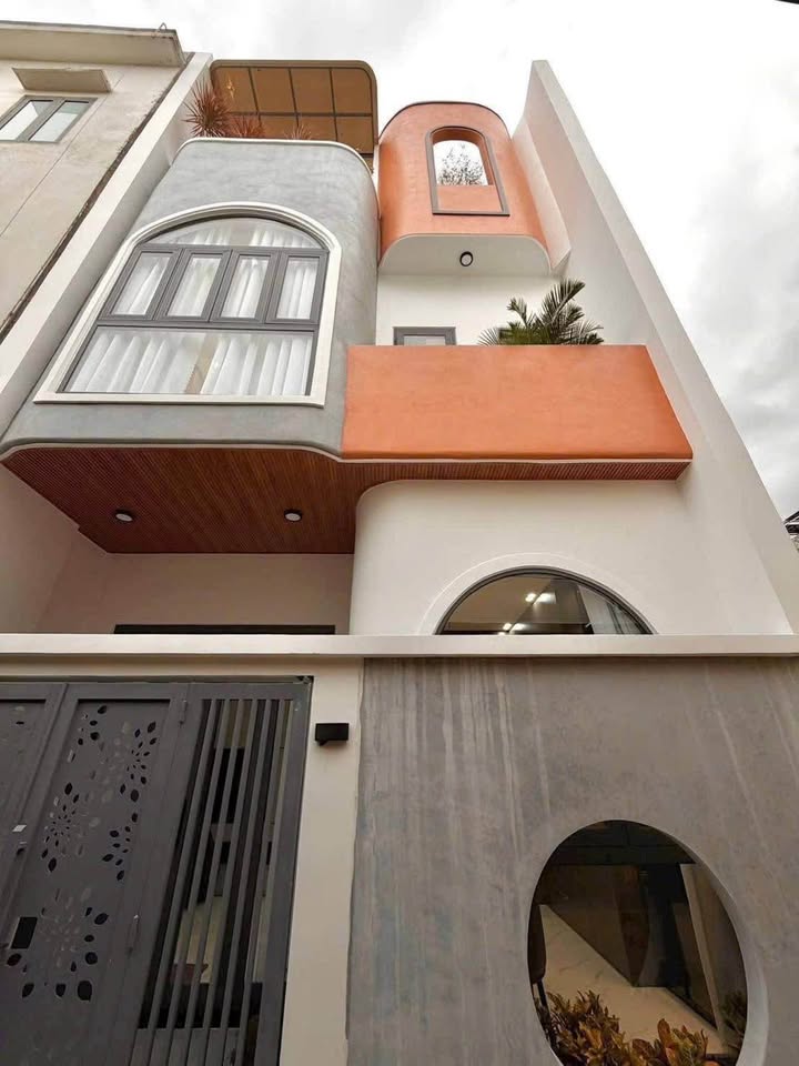 Cơ hội sở hữu nhà 3 tầng 3 mê vừa hoàn thiện, nằm trên trục kiệt đẹp