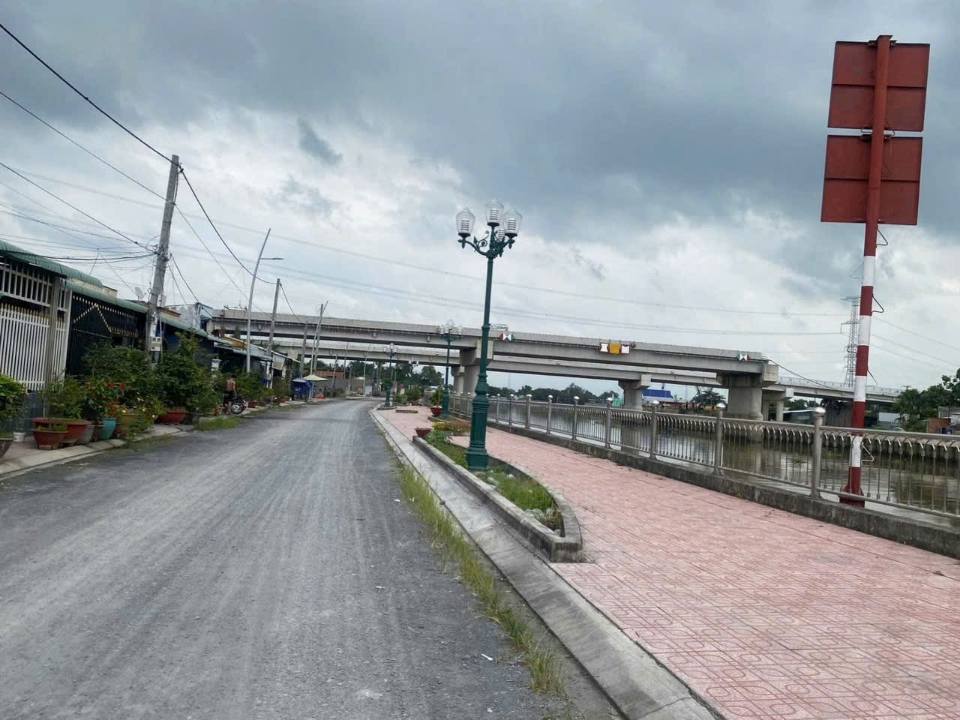 Đất view sông Bến Lức, Long An, kinh doanh đỉnh, tặng nhà xinh