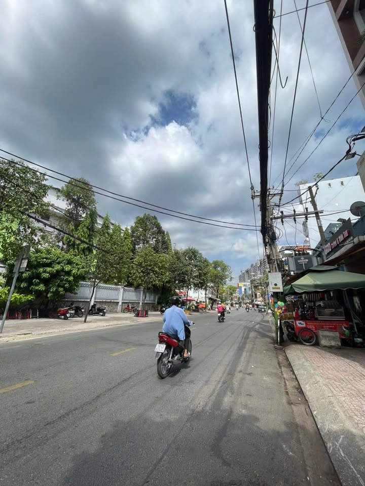 Nhà xinh lung linh tọa lạc tại Hưng Phú, hẻm 3.5m thông, thuộc Phường Chánh Hưng