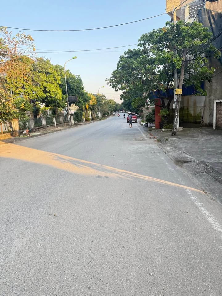 Chủ nhà cần bán gấp mảnh đất mặt đường Nguyễn Cơ Thạch