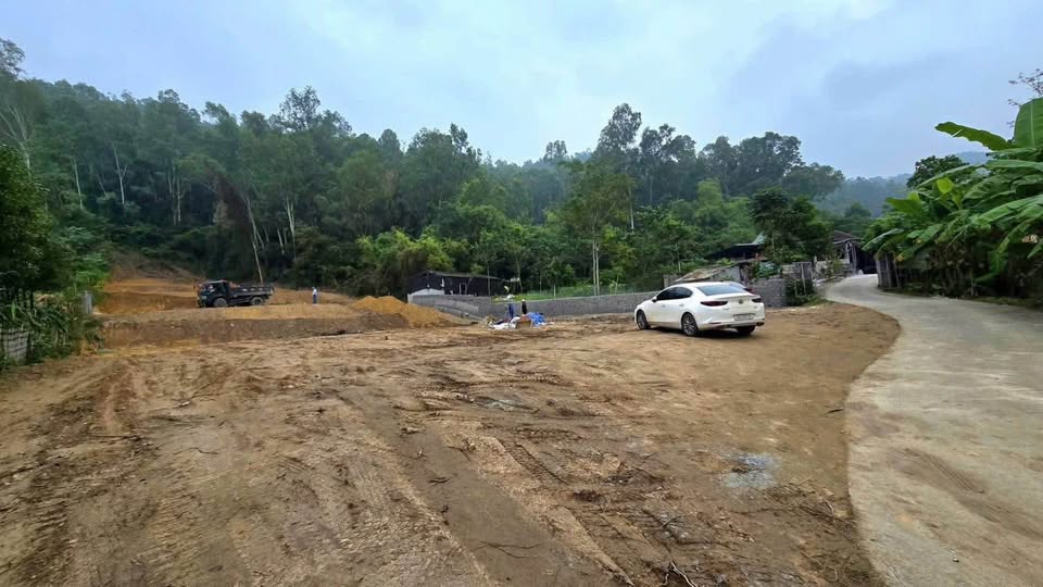 Bán gấp 2300m2 đất tại Đại Đình, Tam Đảo, Vĩnh Phúc, thế đất lưng tựa núi