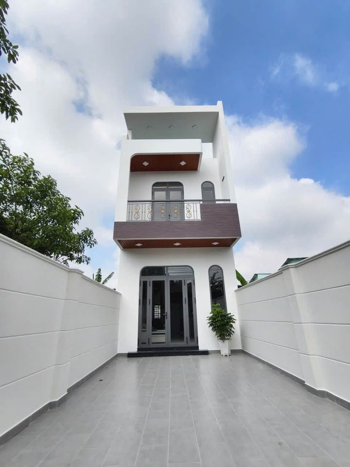 Nhà 4.5m x 27m mới tinh, 4 ngủ, sân xe tải, giá 4.25 tỷ "nhỉnh" ở Thủ Dầu Một