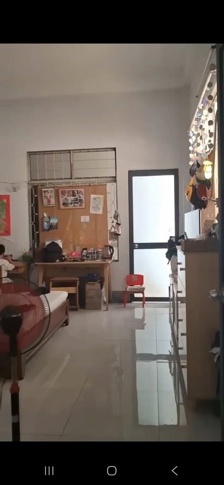 Tọa lạc trên con đường Nguyễn Kiệm sầm uất, Phú Nhuận, căn nhà với mặt tiền rộng rãi là một kiệt tác kiến trúc