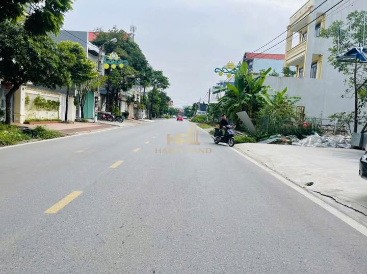 Siêu phẩm mặt tiền kinh doanh không điểm chê, tọa lạc ngay vị trí đắc địa đối diện cổng chợ đầu mối sầm uất