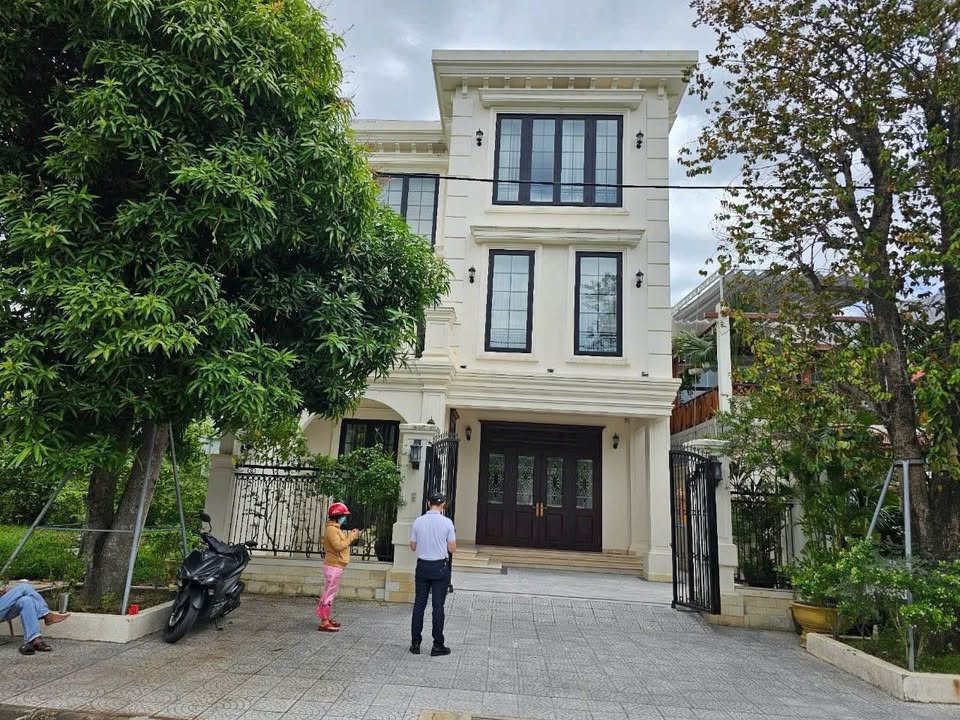 Nhà 3 tầng mặt tiền Đồng Khởi - Bàu Vá - Tổ ấm sang trọng chờ đón chủ nhân mới