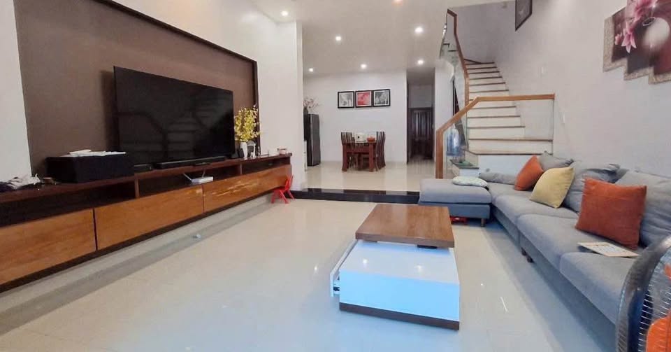 Nhà 3 tầng mặt tiền Nguyễn Phúc Lan, Huế - Dọn vào ở ngay