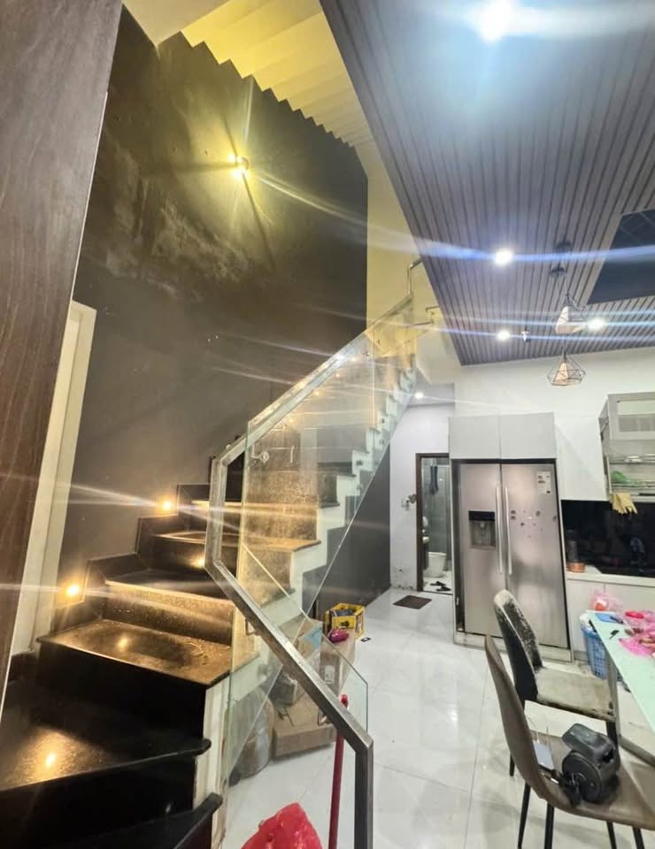 Khám phá cơ hội sở hữu căn nhà 3 tầng mặt tiền đường Nhơn Hòa