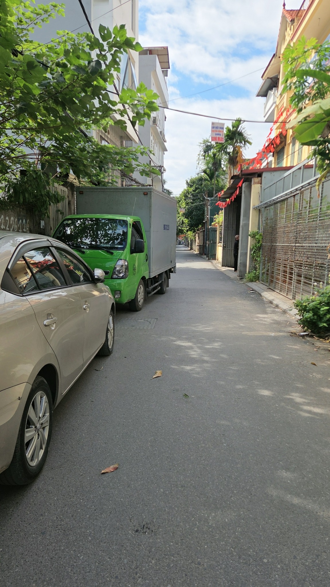 Siêu phẩm nhà đẹp Long Biên, ô tô tránh nhau, vào nhà ngon ơ