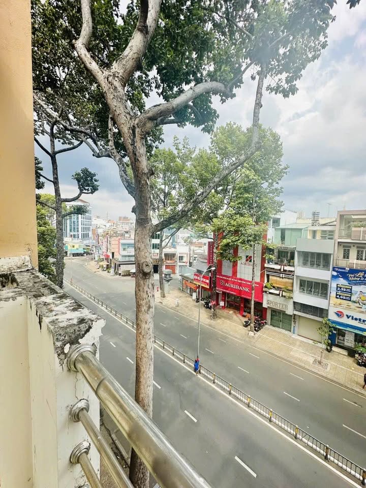 Nhà mặt tiền đường 3 Tháng 2, quận 11, vị trí đắc địa, kinh doanh thuận lợi