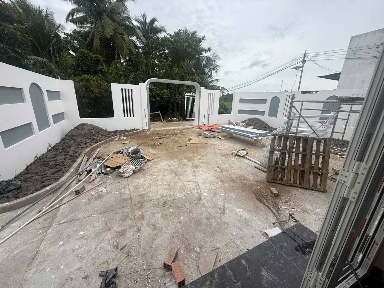 Cần bán nhà sân vườn tọa lạc tại vị trí đắc địa thuộc khu trung tâm Phường Phú Tân