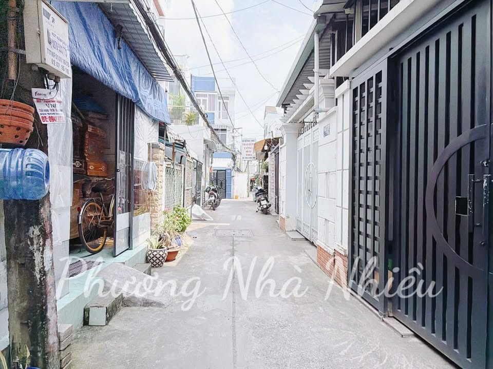 Siêu phẩm nhà 3 tầng tọa lạc tại vị trí đắc địa phường Phú Thuận