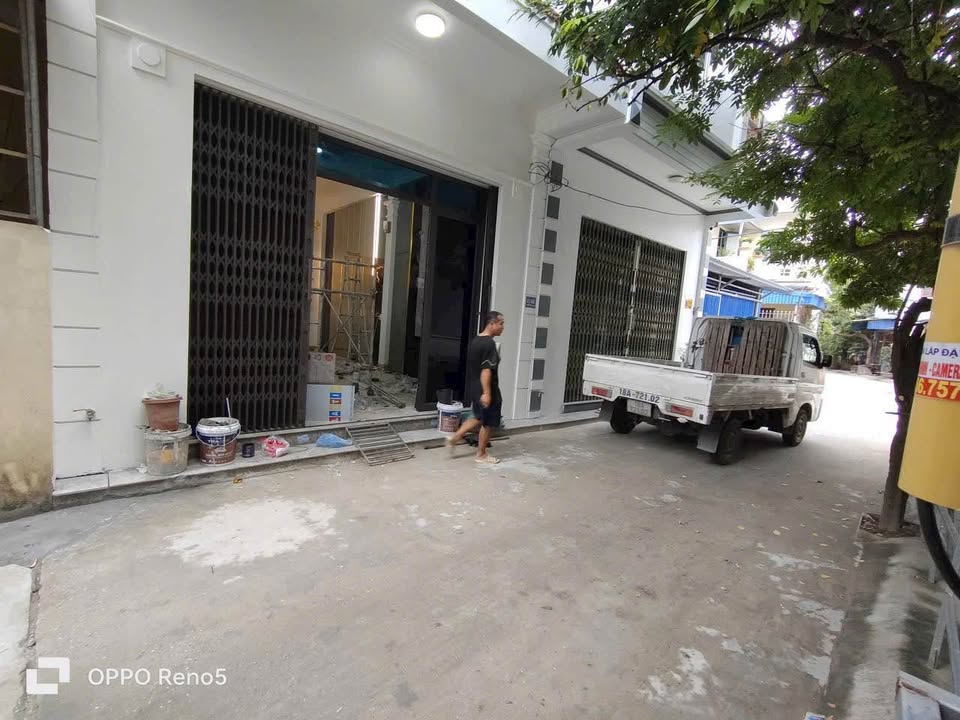 Nhà 3 tầng đường Trần Thánh Tông, ngõ ô tô chạy thông, gần trường học, giá chỉ 2.96 tỷ