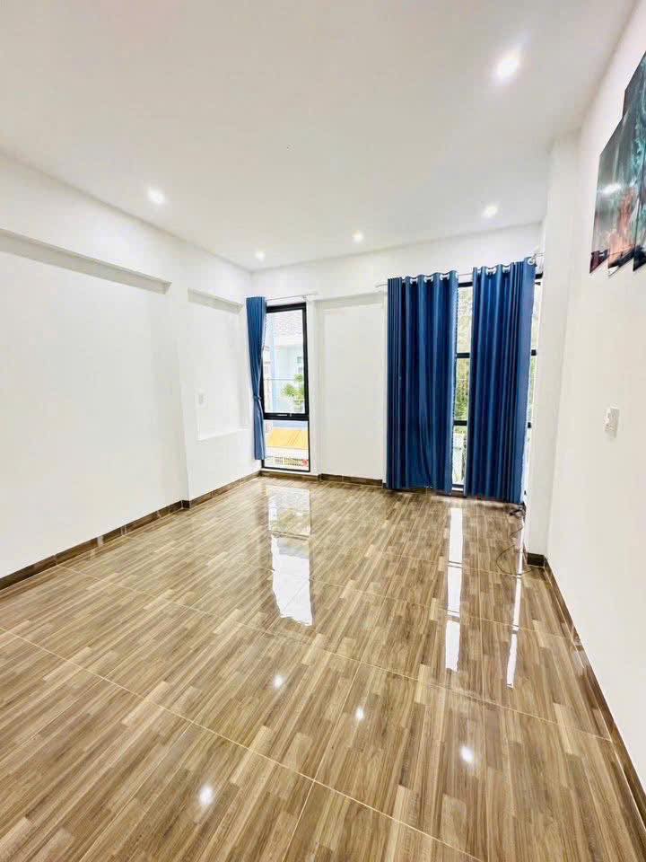 Nhà 4 phòng ngủ Huỳnh Tấn Phát, Nhà Bè, hẻm xe hơi, giá 8 triệu/tháng