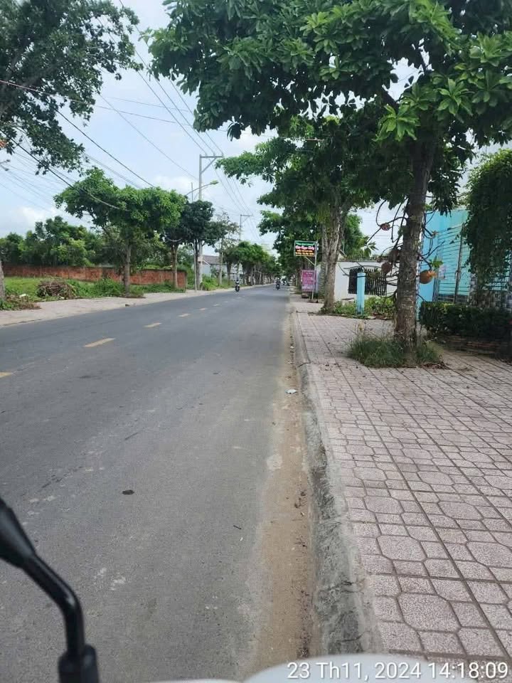 Bán nền mặt tiền Nguyễn Huệ, Sóc Trăng, 799,4m2, hướng đông bắc
