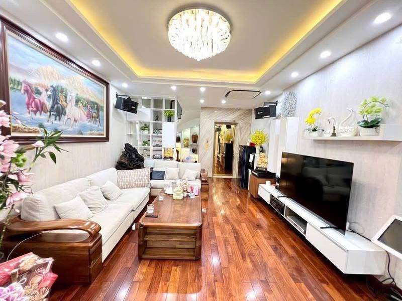 Nhà phân lô Hoàng Mai, gần hồ Đền Lừ, mặt tiền 4,5m, ô tô đỗ cửa, giá yêu thương