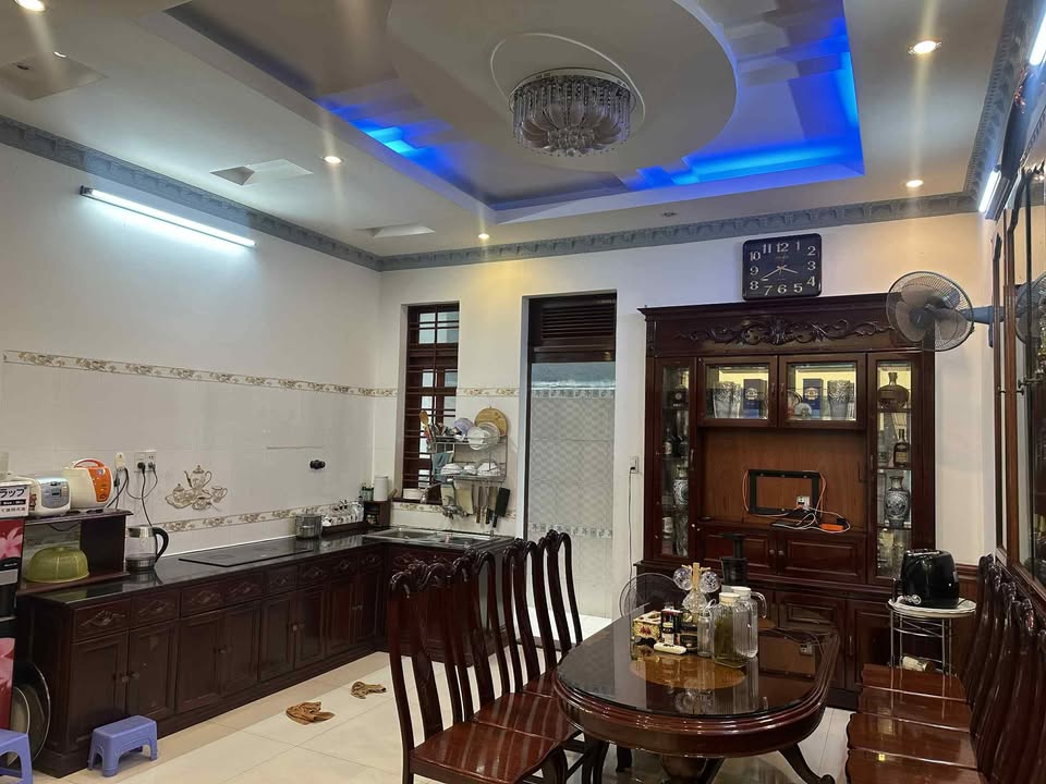 Nhà 1 trệt 2 lầu 80m2 mặt tiền Trương Công Định, Vũng Tàu, giá 10,5 tỷ