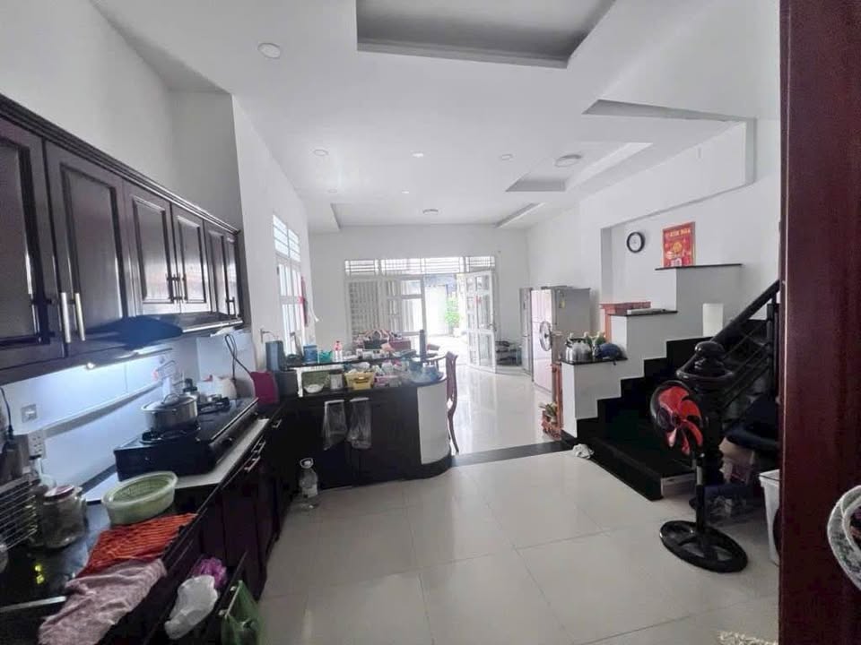 Nhà 4 tầng khu dân cư Tân Thuận, Quận 7, diện tích 8m x 20m, có chỗ đậu xe 7 chỗ