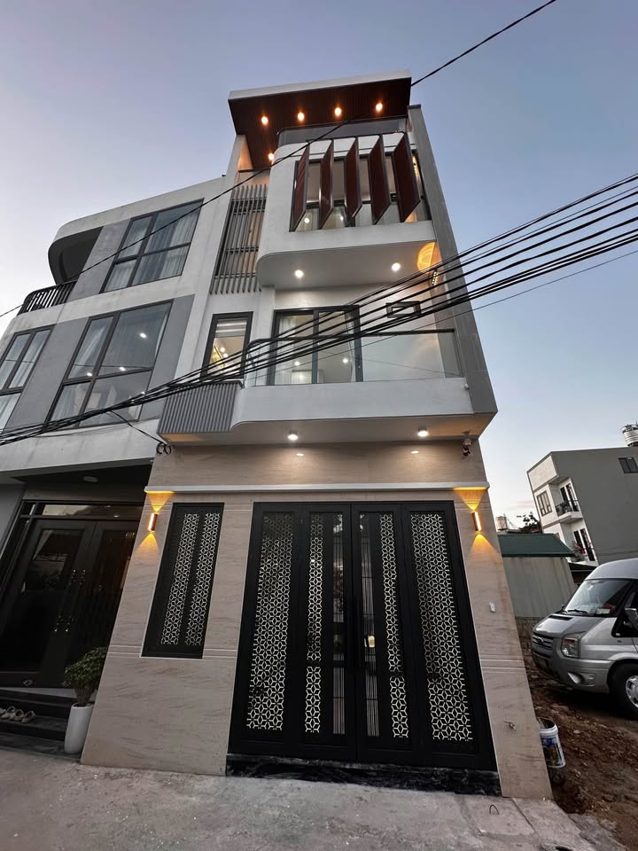 Nhà 4 tầng đẹp lung linh, tọa lạc ngay sát khu tái định cư Mai Pha, sẵn sàng đón chủ nhân mới