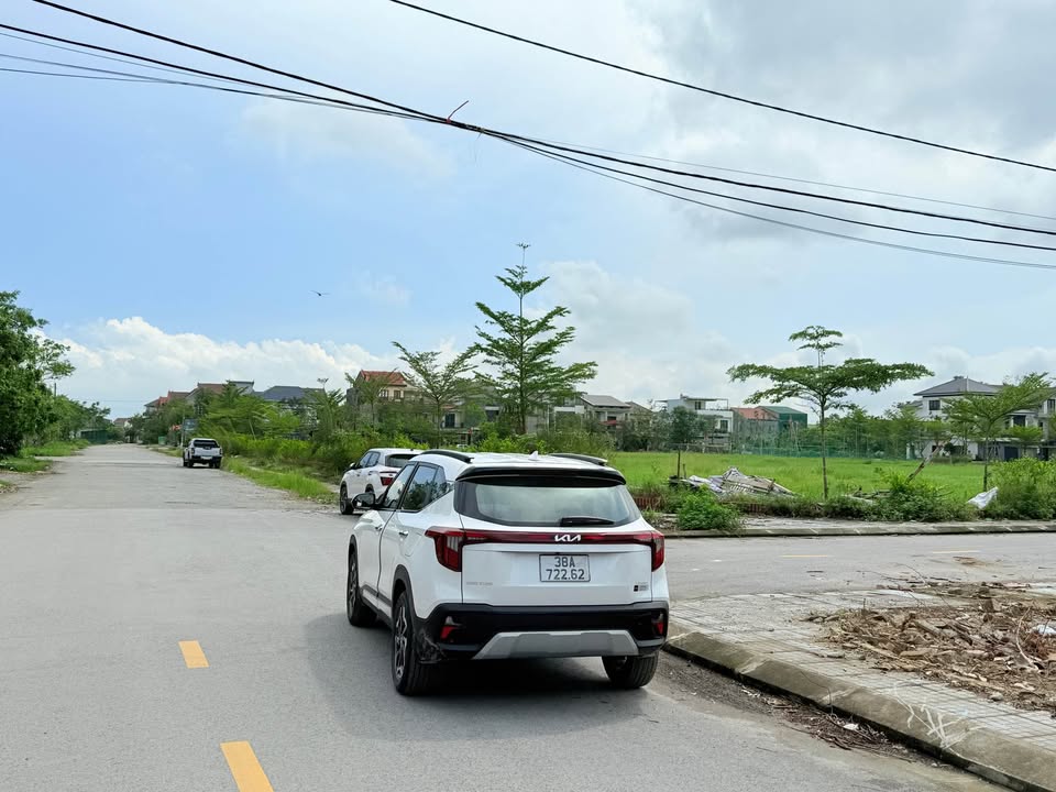 Lô đất mặt tiền đường Trung Tiết, đối diện sân bóng, Hà Tĩnh