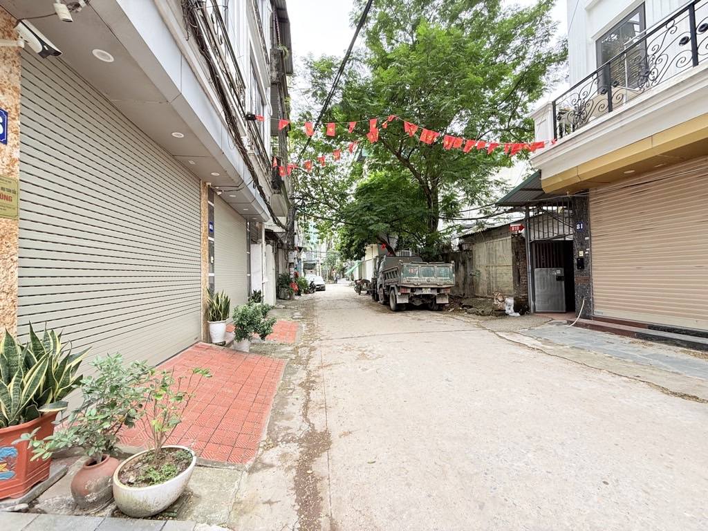 Nhà Tân Mai 45m², 5 tầng, gara ô tô, xe tránh, tặng full nội thất xịn sò